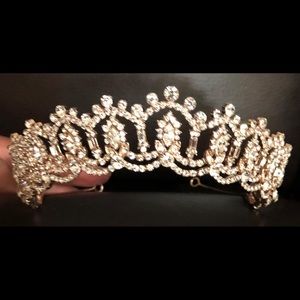 Tiara bought for $280 it’s brand new rose gold
